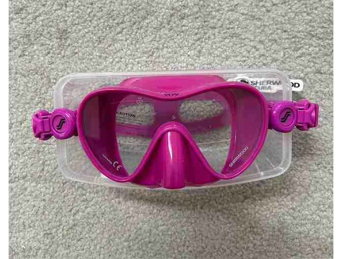 SCUBA MASK: New - Dive/Snorkel Mask (in Magenta, by Sherwood)