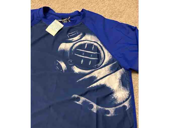1 SCUBA Diver SHIRT - Adult, Medium, New Rashguard