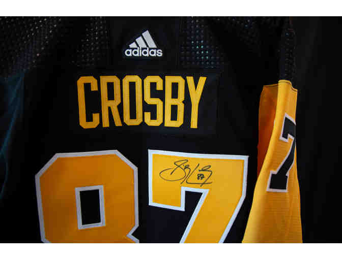 Autographed Sidney Crosby Jersey!