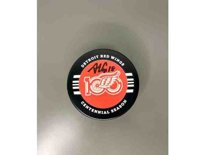Autographed Detroit Red Wings Puck